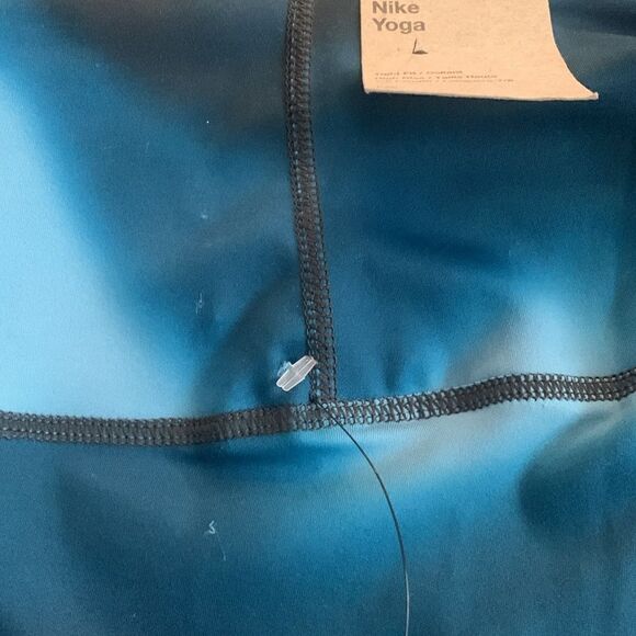 Nike woman’s yoga leggings very beautiful color and very soft - Picture 5 of 5